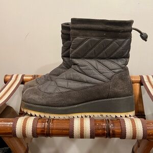 UGG Beck Grey Puffy Quilted Suede Waterproof Chunky Lug Sole Size 7.5